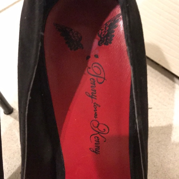 SEXY Black suede pumps! Worn inside only. 4” heel. Size 8.5 - Picture 7 of 7